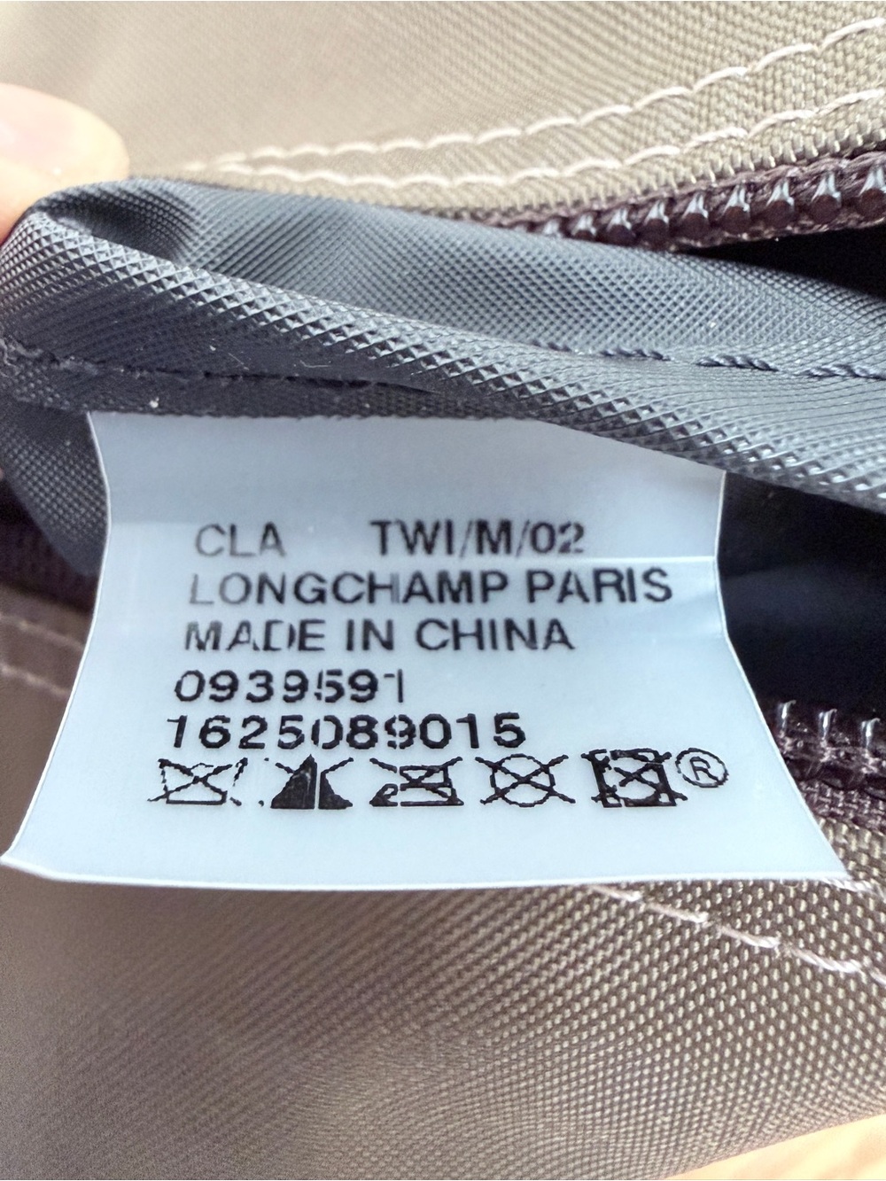 Longchamp Olive Green Travel Weekender Duffel Bag with Leather Handles - Picture 15 of 16
